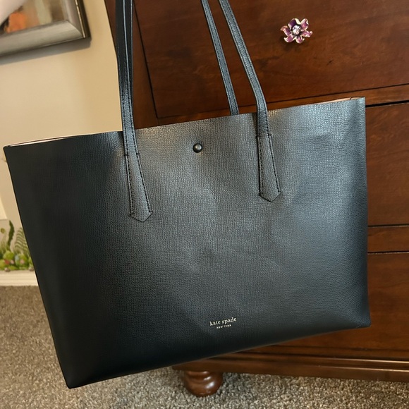 Kate Spade Large Black Tote with Matching Pouch ♠️ - Picture 9 of 13
